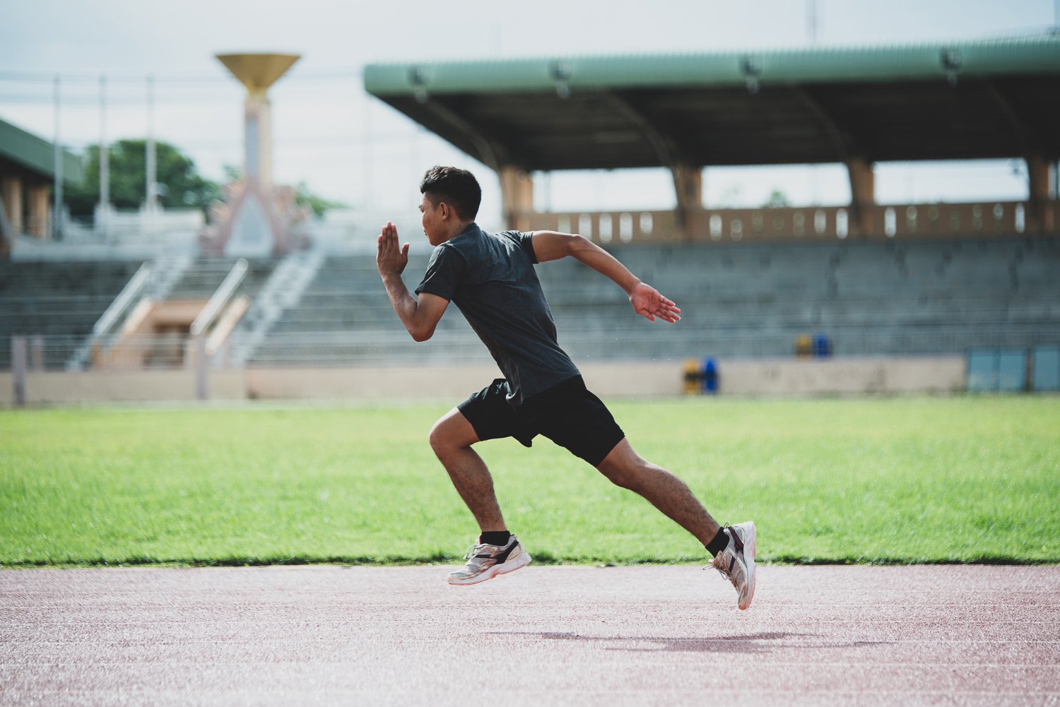 SPORTS & FITNESS